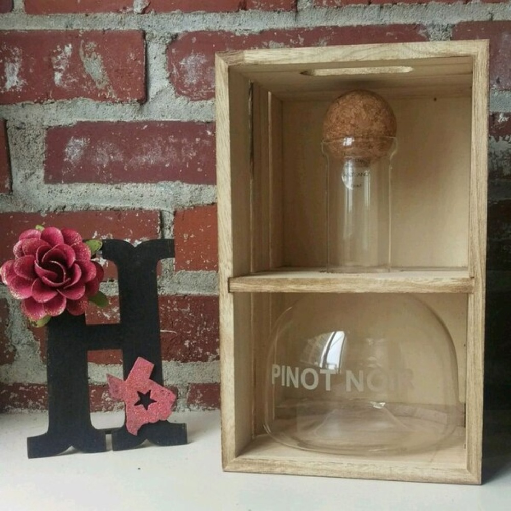 Artland Pinot Noir 750ml/25.4oz Glass Decanter